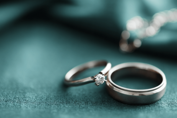 qwwrty5251_stock_photo_divorce_law_deep_green_color_accents_-_4d038971-cc2b-43f1-ad94-f163dec4e3ee_3